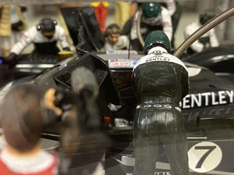 Diorama Pit-Stop Bentley Speed 8 victorieuse 24H du Mans 2003 - Kit résine GTS…