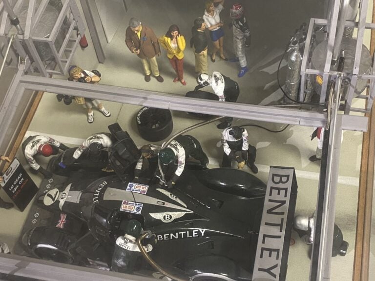 Diorama Pit-Stop Bentley Speed 8 victorieuse 24H du Mans 2003 - Kit résine GTS…