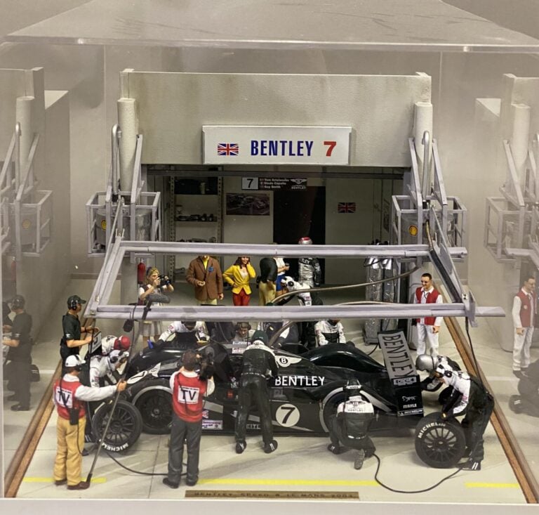 Diorama Pit-Stop Bentley Speed 8 victorieuse 24H du Mans 2003 - Kit résine GTS…