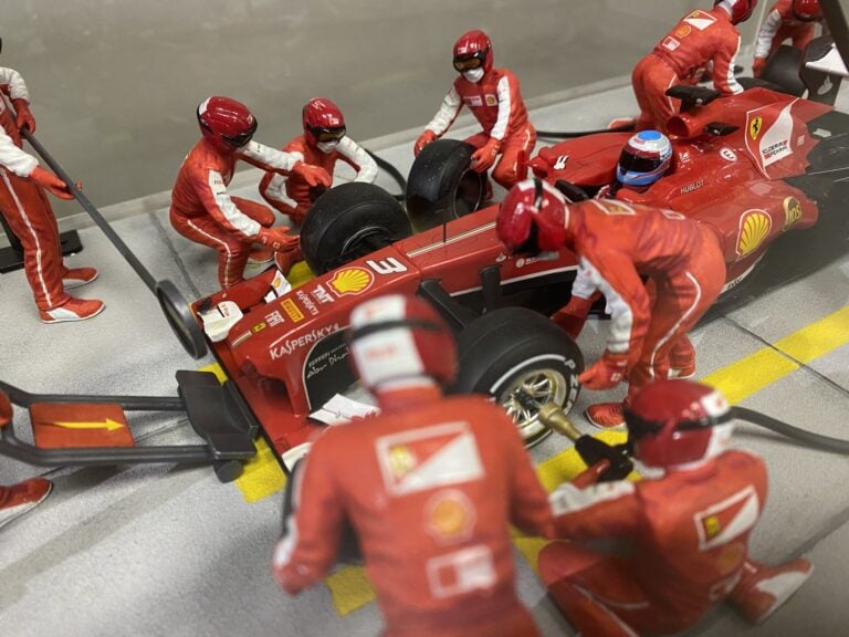 Diorama Pit Stop F1 Ferrari F138 Fernando Alonso 2013 - Fujimi 1/20ème - Montag…