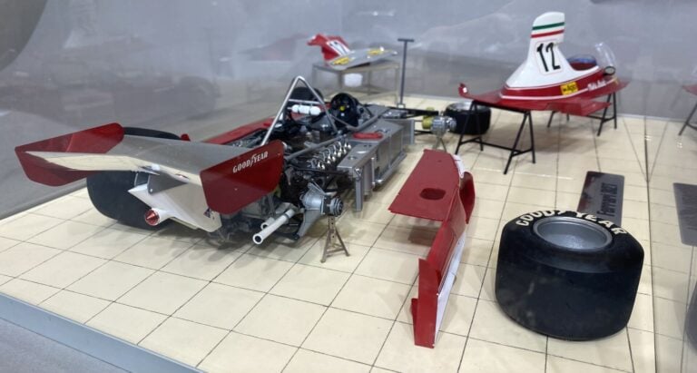 Diorama Tamiya Big Scale - 1/12ème Ferrari 312T - Montage professionnel - 50x16…