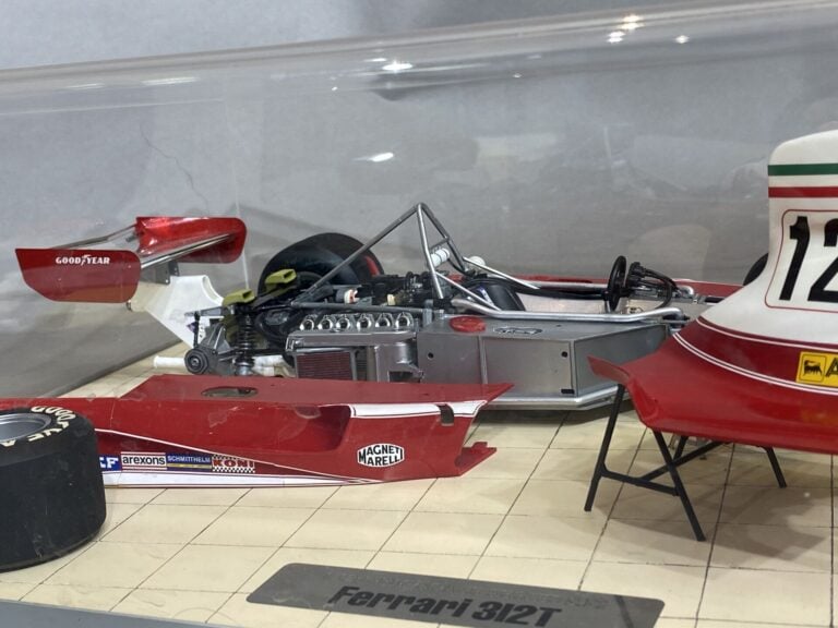 Diorama Tamiya Big Scale - 1/12ème Ferrari 312T - Montage professionnel - 50x16…