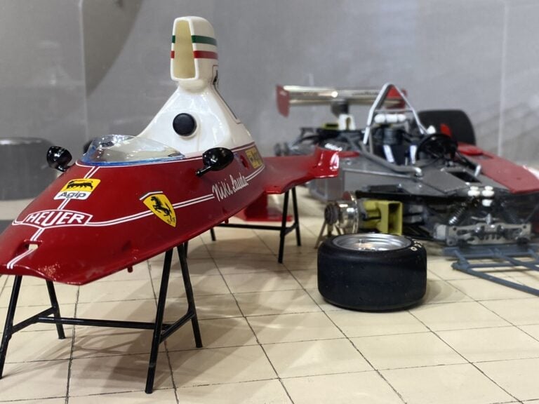 Diorama Tamiya Big Scale - 1/12ème Ferrari 312T - Montage professionnel - 50x16…