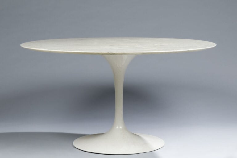 Eero SAARINEN ((1910-1961) - Table de salle à manger, plateau circulaire en mar… maison de vente aux encheres commissaire-priseur auction house boisgirard antonini