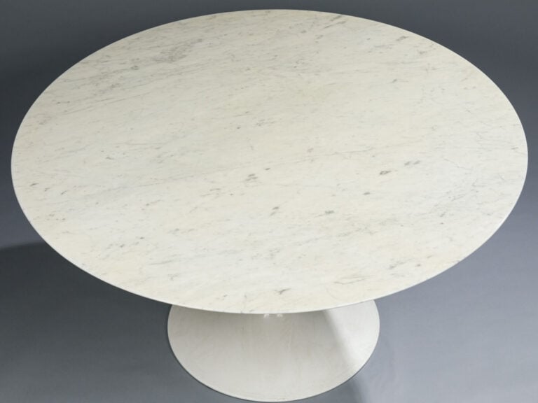 Eero SAARINEN ((1910-1961) - Table de salle à manger, plateau circulaire en mar… maison de vente aux encheres commissaire-priseur auction house boisgirard antonini