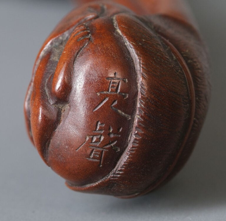 Ensemble à fumer en bois de buis 煙草入 (tabako'ire), comprenant un tonkotsu (boît… Vente aux encheres – Auction House – Commissaire-priseur – Auctioneer - Boisgirard Antonini – Paris – Nice