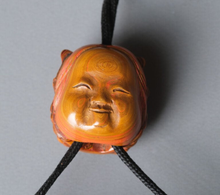 Ensemble à fumer en bois de buis 煙草入 (tabako'ire), comprenant un tonkotsu (boît… Vente aux encheres – Auction House – Commissaire-priseur – Auctioneer - Boisgirard Antonini – Paris – Nice