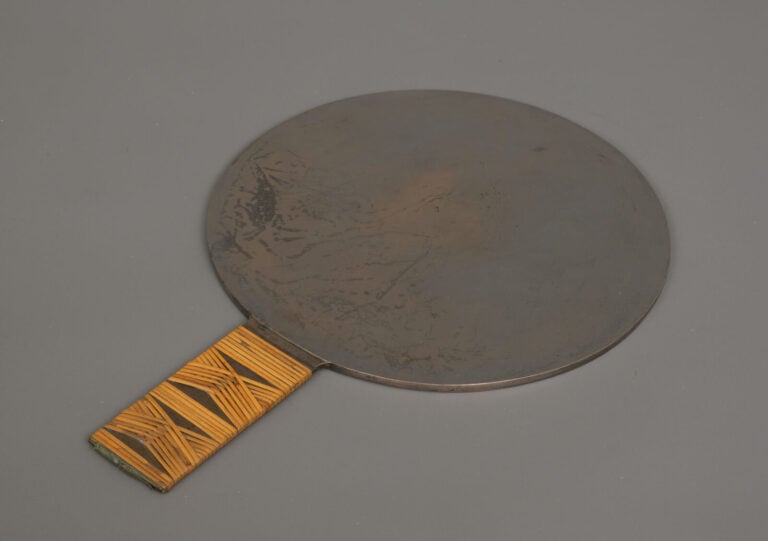 Ensemble assorti de quatre pièces pour la toilette 容色具 (yôshoku'gu), : un grand…