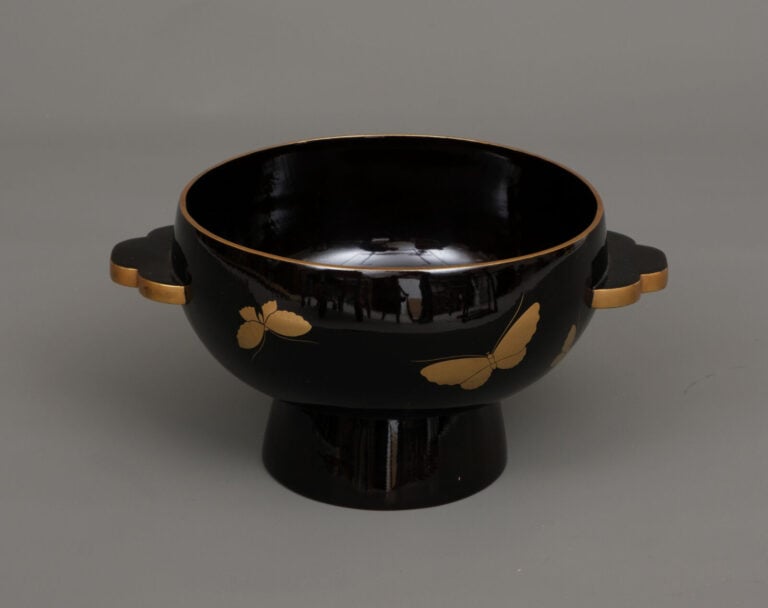 Ensemble assorti de quatre pièces pour la toilette 容色具 (yôshoku'gu), : un grand…