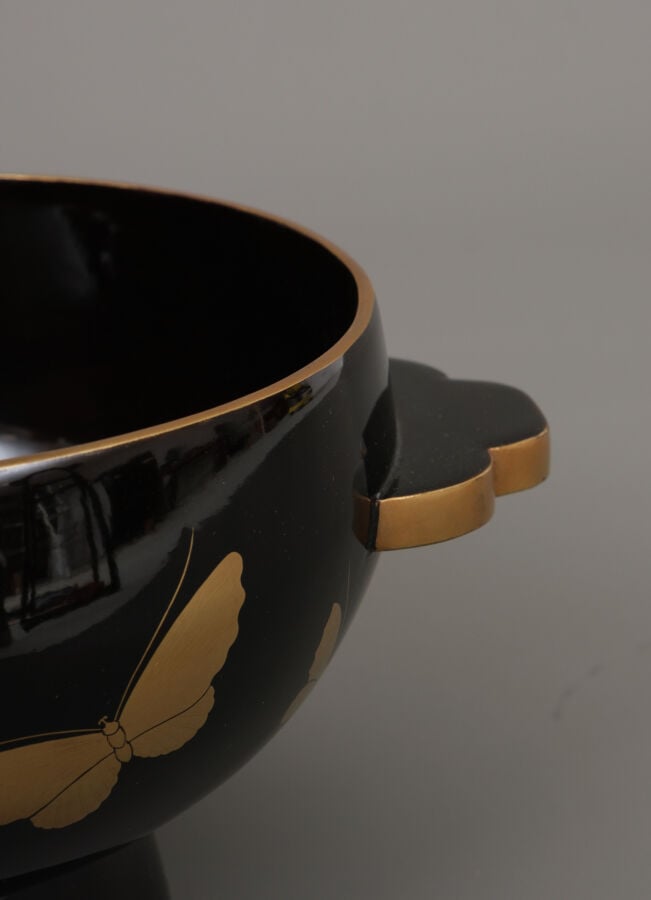 Ensemble assorti de quatre pièces pour la toilette 容色具 (yôshoku'gu), : un grand…