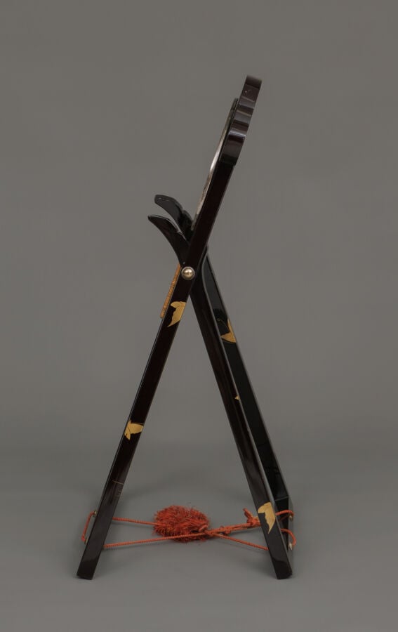 Ensemble assorti de quatre pièces pour la toilette 容色具 (yôshoku'gu), : un grand…
