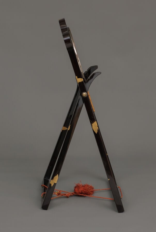 Ensemble assorti de quatre pièces pour la toilette 容色具 (yôshoku'gu), : un grand…