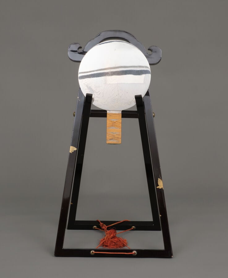 Ensemble assorti de quatre pièces pour la toilette 容色具 (yôshoku'gu), : un grand…