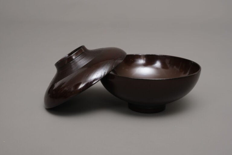 Ensemble complet de dix bols laqués à couvercle 蓋 物 (futamono), à décor d'une g… Vente aux encheres – Auction House – Commissaire-priseur – Auctioneer - Boisgirard Antonini – Paris – Nice