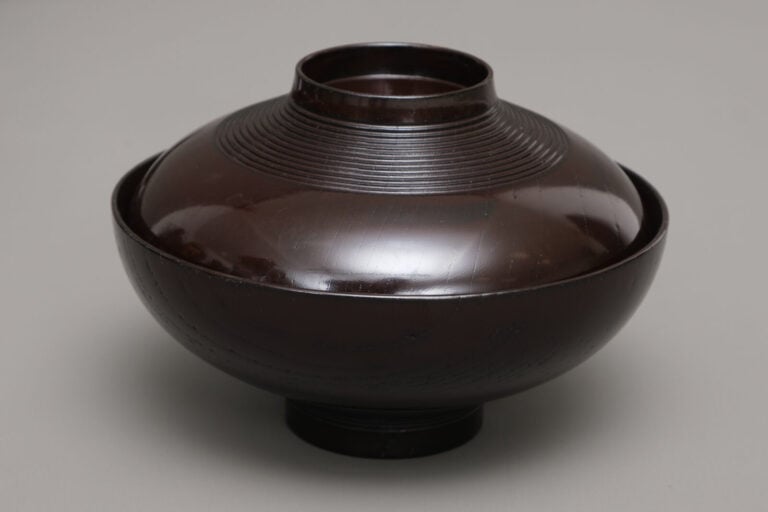 Ensemble complet de dix bols laqués à couvercle 蓋 物 (futamono), à décor d'une g… Vente aux encheres – Auction House – Commissaire-priseur – Auctioneer - Boisgirard Antonini – Paris – Nice