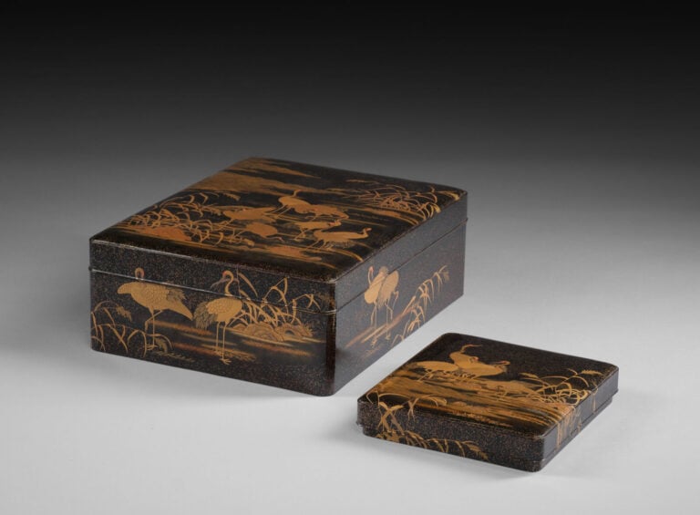Ensemble comprenant un ryôshibako 料 紙 箱 (boîte à documents) et une suzuribako 硯… Vente aux encheres – Auction House – Commissaire-priseur – Auctioneer - Boisgirard Antonini – Paris – Nice