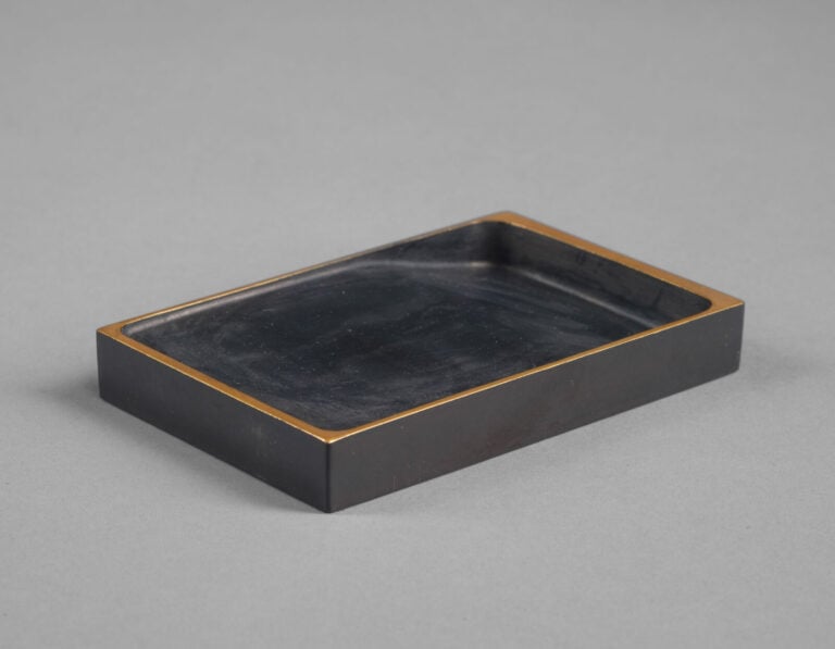 Ensemble comprenant un ryôshibako 料 紙 箱 (boîte à documents) et une suzuribako 硯… Vente aux encheres – Auction House – Commissaire-priseur – Auctioneer - Boisgirard Antonini – Paris – Nice