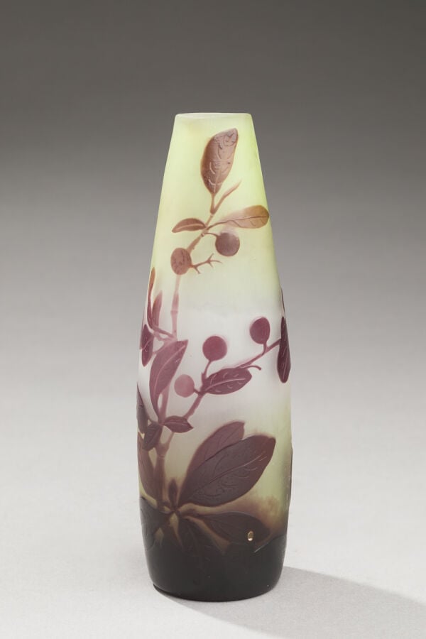 Établissements GALLE - Vase soliflore de forme piriforme en verre doublé à déco… maison de vente aux encheres commissaire-priseur auction house boisgirard antonini