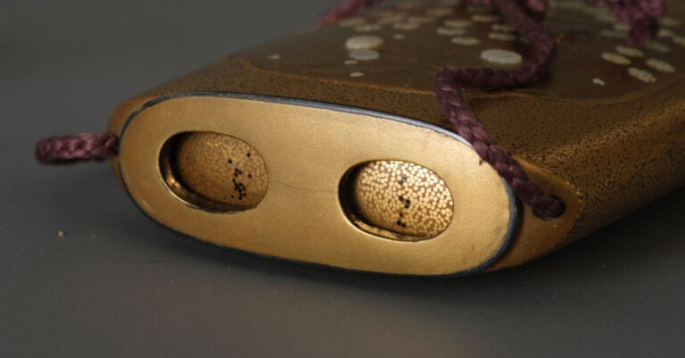 Etui à trois compartiments et inrô 印籠 (boîte à sceaux ou à médicaments) de form… Vente aux encheres – Auction House – Commissaire-priseur – Auctioneer - Boisgirard Antonini – Paris – Nice