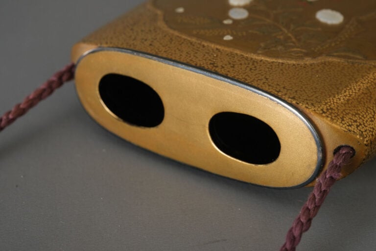 Etui à trois compartiments et inrô 印籠 (boîte à sceaux ou à médicaments) de form… Vente aux encheres – Auction House – Commissaire-priseur – Auctioneer - Boisgirard Antonini – Paris – Nice