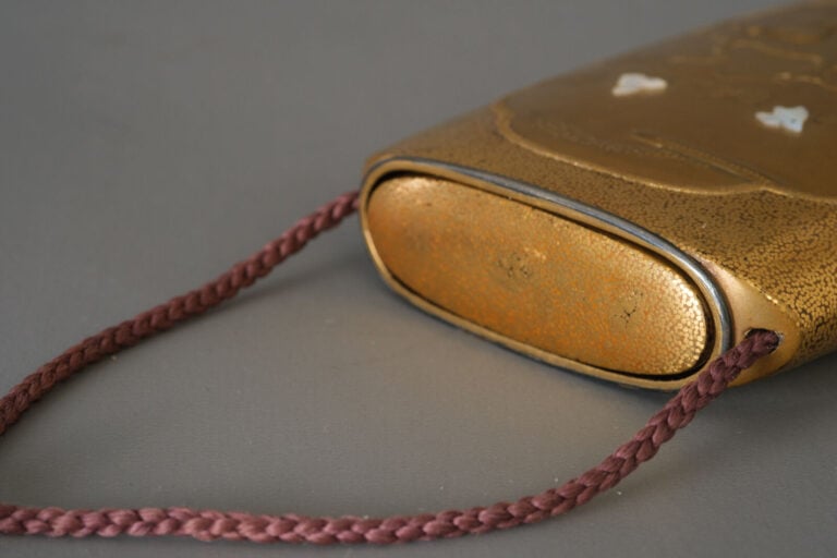 Etui à trois compartiments et inrô 印籠 (boîte à sceaux ou à médicaments) de form… Vente aux encheres – Auction House – Commissaire-priseur – Auctioneer - Boisgirard Antonini – Paris – Nice