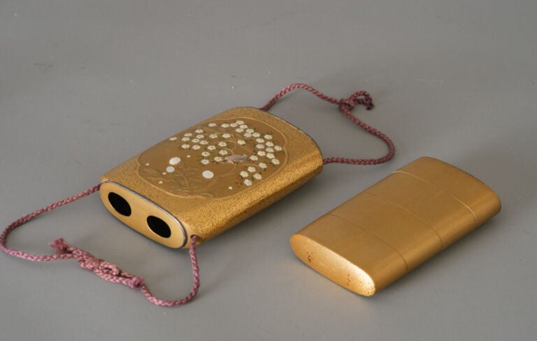 Etui à trois compartiments et inrô 印籠 (boîte à sceaux ou à médicaments) de form… Vente aux encheres – Auction House – Commissaire-priseur – Auctioneer - Boisgirard Antonini – Paris – Nice