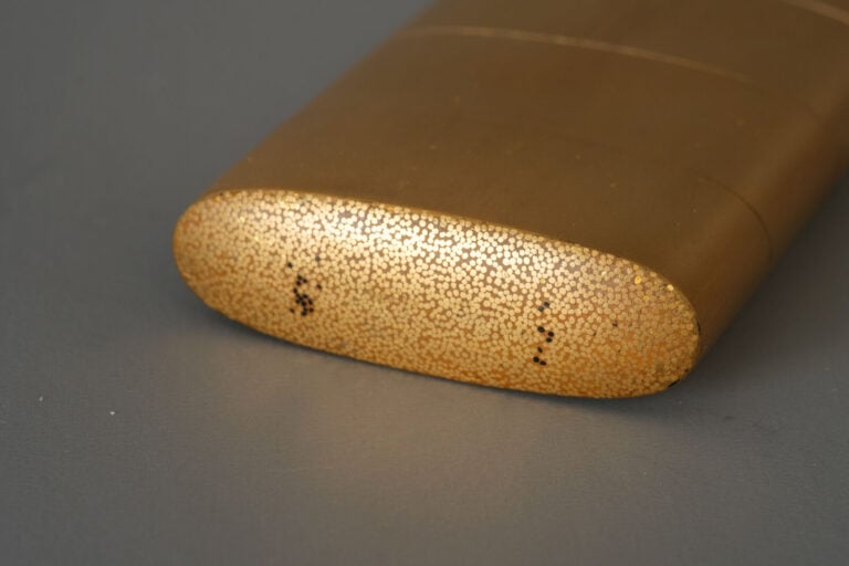 Etui à trois compartiments et inrô 印籠 (boîte à sceaux ou à médicaments) de form… Vente aux encheres – Auction House – Commissaire-priseur – Auctioneer - Boisgirard Antonini – Paris – Nice