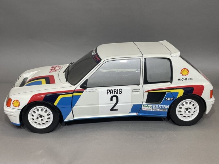 EXCEPTIONNELLE Maquette d'usine Peugeot 205 Turbo 16 évo 1 Gr.B. - Décoration R…