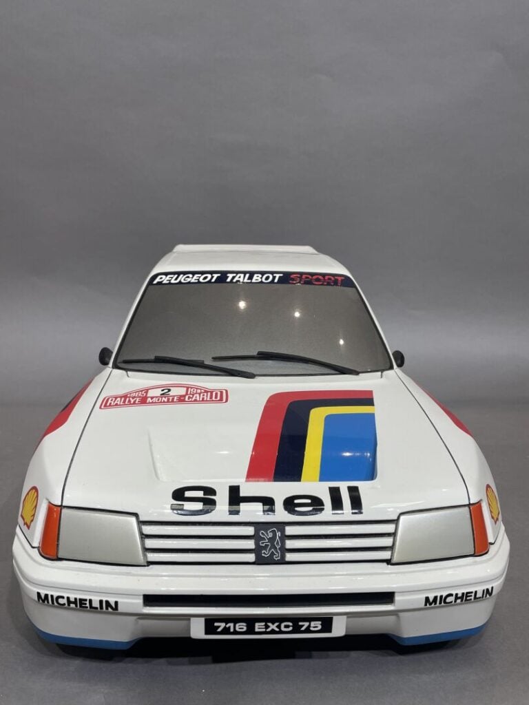 EXCEPTIONNELLE Maquette d'usine Peugeot 205 Turbo 16 évo 1 Gr.B. - Décoration R…
