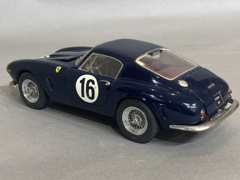 Ferrari 250 SWB Le Mans 1960 - Modèle en résine Carlo Brianza - Echelle 1/14ème…