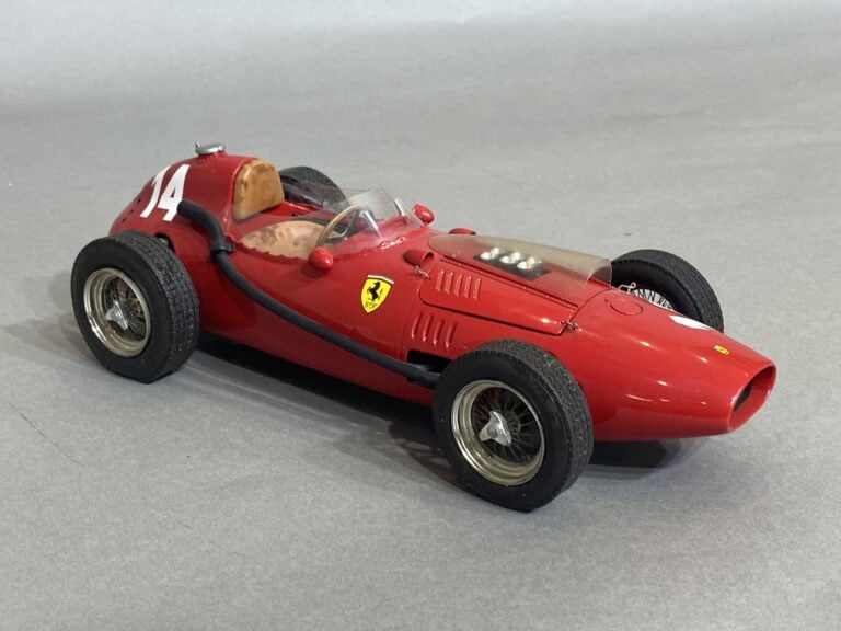 Ferrari Dino 246 F1 GP Italie 1958 - Pilote Mike Hawthorn - Modèle en résine et…