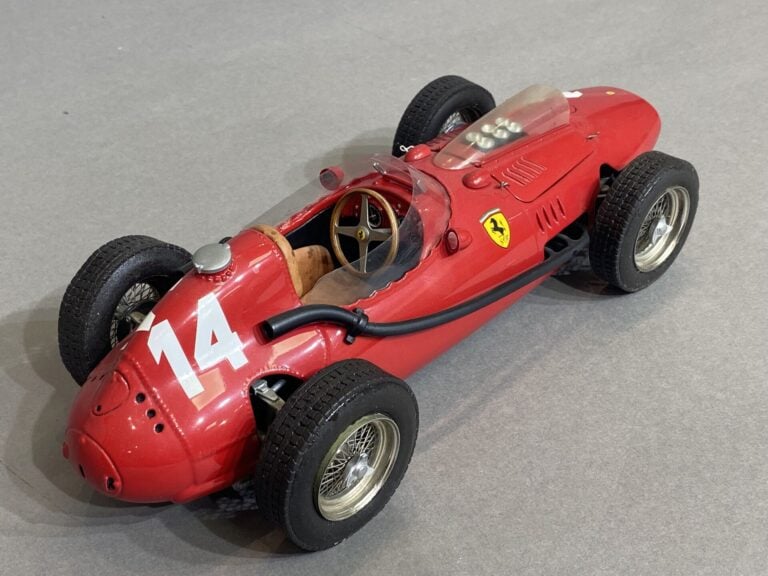 Ferrari Dino 246 F1 GP Italie 1958 - Pilote Mike Hawthorn - Modèle en résine et…