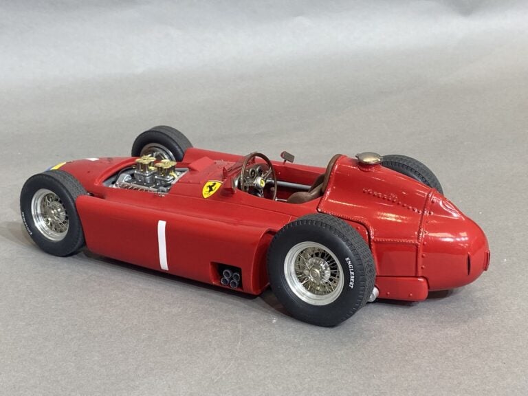 Ferrari Lancia D50 F1 1956 piloté par Juan Manuel Fangio - Modèle en résine et…