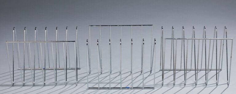 François ARNAL (1924-2012) - Suite de trois porte-revues en métal chromé - Vers… maison de vente aux encheres commissaire-priseur auction house boisgirard antonini