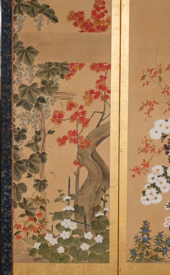 Grand paravent 屏 風 à six panneaux présentant six peintures 掛 け 軸, à décor de fl… Vente aux encheres – Auction House – Commissaire-priseur – Auctioneer - Boisgirard Antonini – Paris – Nice