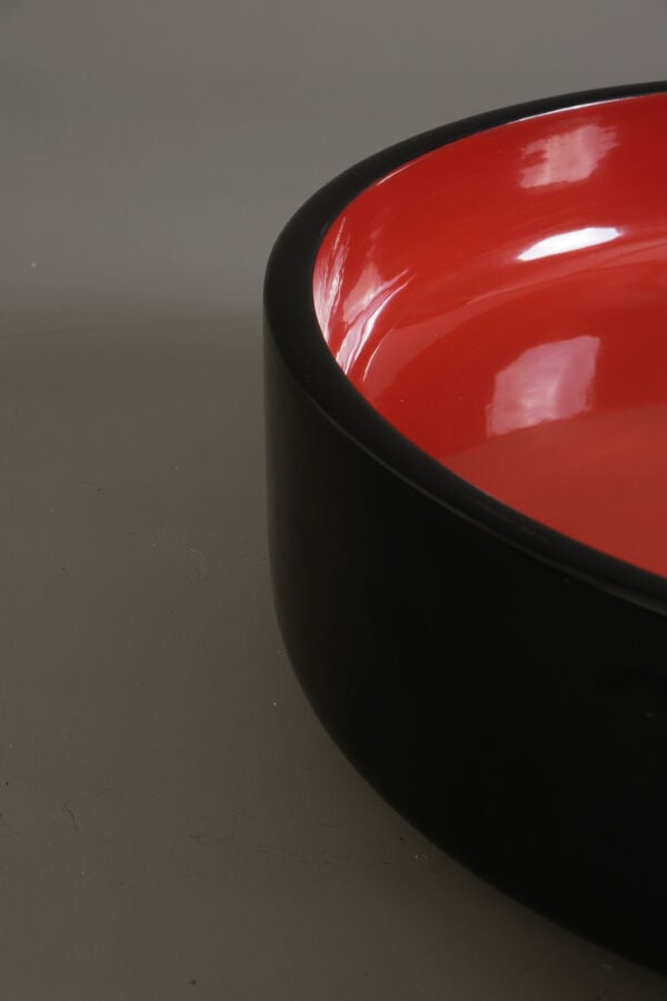 Grande boîte à confiseries kashiki 菓子器 laquée, décorée d'un blason 紋 (mon) repr… Vente aux encheres – Auction House – Commissaire-priseur – Auctioneer - Boisgirard Antonini – Paris – Nice