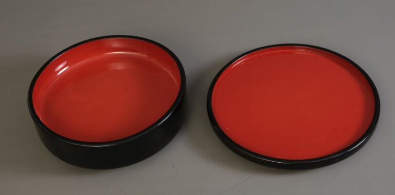 Grande boîte à confiseries kashiki 菓子器 laquée, décorée d'un blason 紋 (mon) repr… Vente aux encheres – Auction House – Commissaire-priseur – Auctioneer - Boisgirard Antonini – Paris – Nice