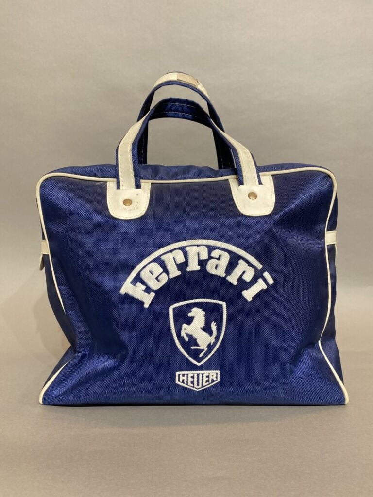 HEUER FERRARI, années 70 - Sac en cuir bleu et blanc