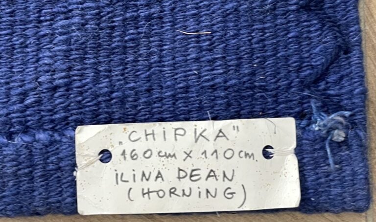 Ilina DEAN - « Chipka » - Tapisserie en laine bleu et rayures blanches et noire… vente aux encheres auction house commissaire-priseur boisgirard antonini