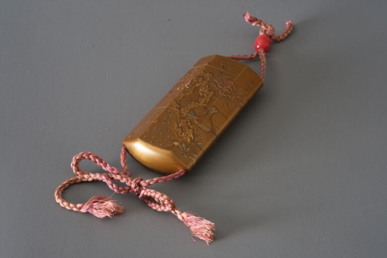 Inrô 印籠 (boîte à sceaux et à médicaments) en laque dorée à cinq compartiments,… Vente aux encheres – Auction House – Commissaire-priseur – Auctioneer - Boisgirard Antonini – Paris – Nice