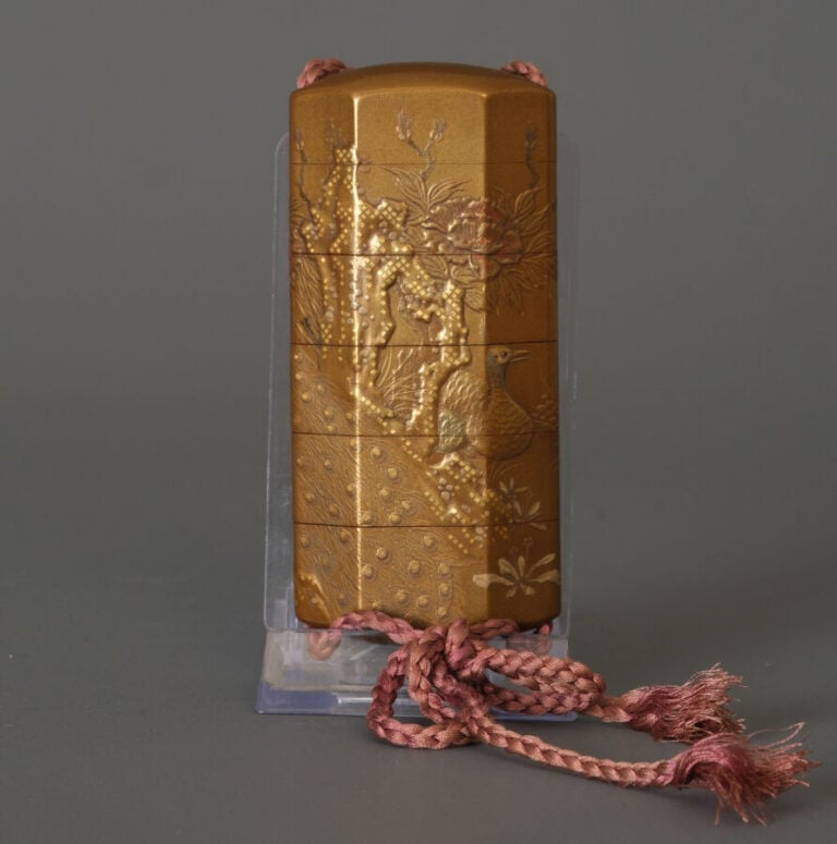 Inrô 印籠 (boîte à sceaux et à médicaments) en laque dorée à cinq compartiments,… Vente aux encheres – Auction House – Commissaire-priseur – Auctioneer - Boisgirard Antonini – Paris – Nice