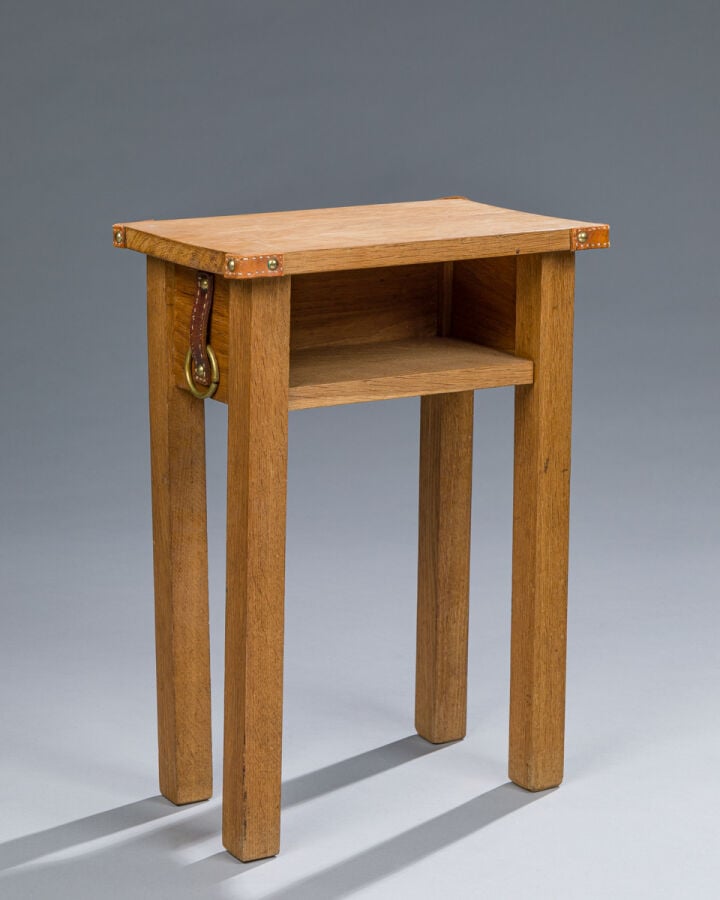 Jacques ADNET, dans le goût de - Chevet en chêne et éléments en cuir fauve - H… maison de vente aux encheres commissaire-priseur auction house boisgirard antonini