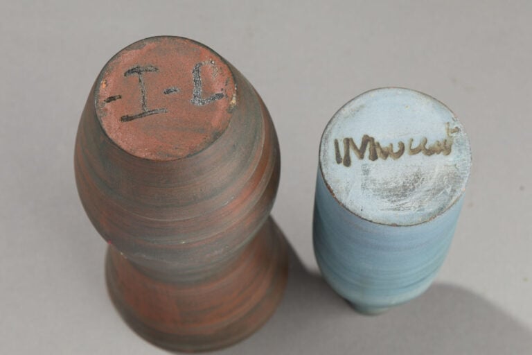 Jacques INNOCENTI (1926-1958) - Suite de deux vases en céramique émaillée blazu… maison de vente aux encheres commissaire-priseur auction house boisgirard antonini