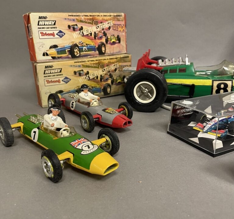 JOUSTRA MINICHAMPS et divers - Lot de jouets Formule 1 anciens et récents