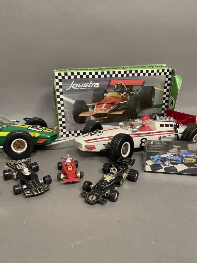 JOUSTRA MINICHAMPS et divers - Lot de jouets Formule 1 anciens et récents