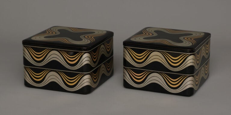 Jûbako 重箱 (boîte bentô) à quatre étages avec deux couvercles, fabriqué en laque… Vente aux encheres – Auction House – Commissaire-priseur – Auctioneer - Boisgirard Antonini – Paris – Nice