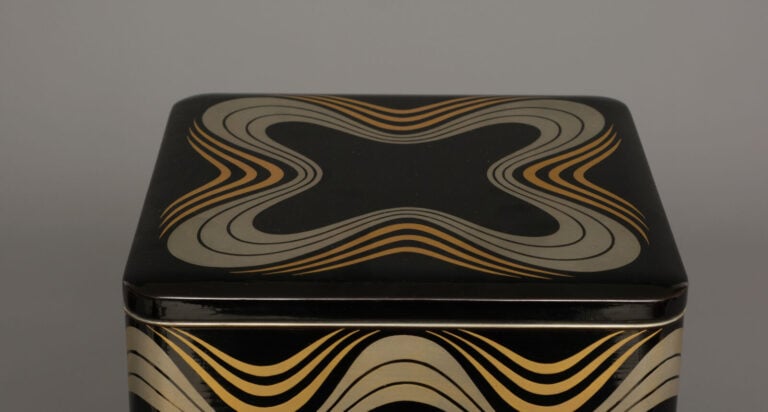 Jûbako 重箱 (boîte bentô) à quatre étages avec deux couvercles, fabriqué en laque… Vente aux encheres – Auction House – Commissaire-priseur – Auctioneer - Boisgirard Antonini – Paris – Nice