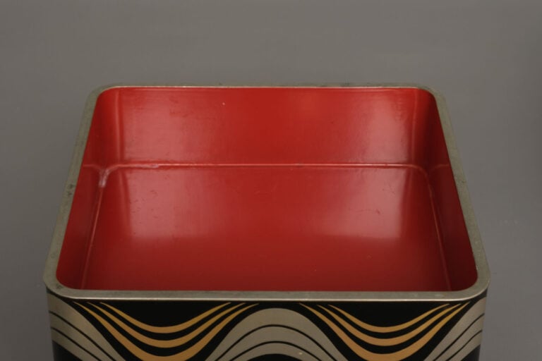 Jûbako 重箱 (boîte bentô) à quatre étages avec deux couvercles, fabriqué en laque… Vente aux encheres – Auction House – Commissaire-priseur – Auctioneer - Boisgirard Antonini – Paris – Nice