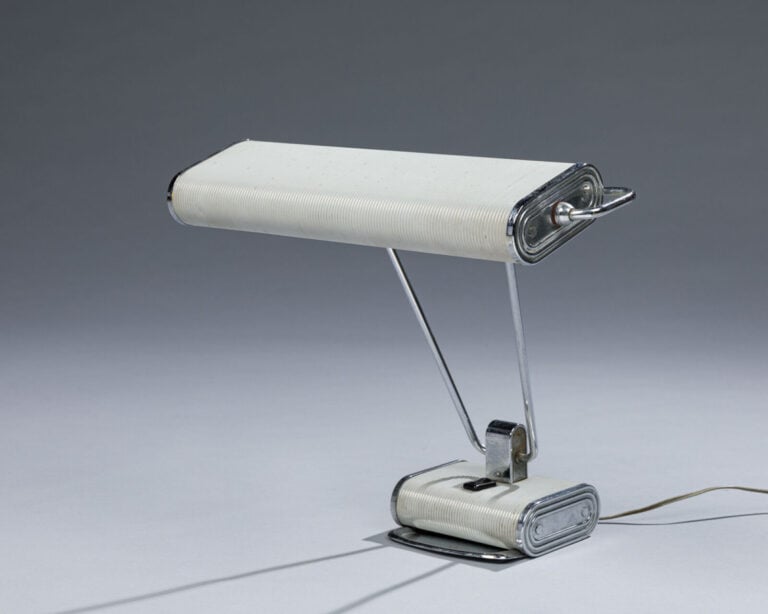 JUMO Éditeur - Lampe de bureau modèle « 71 » en métal chromé et laqué gris - H… maison de vente aux encheres commissaire-priseur auction house boisgirard antonini