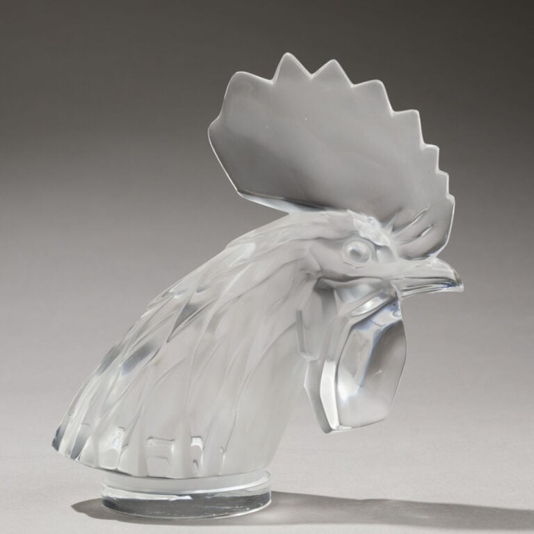 LALIQUE FRANCE - Mascotte "Tête de Coq » en verre blanc moulé-pressé, satiné ma… maison de vente aux encheres commissaire-priseur auction house boisgirard antonini